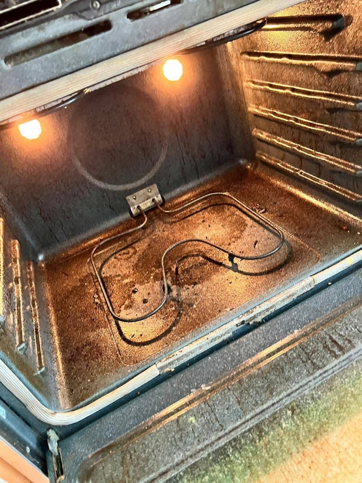 Oven cleaning before cleaning