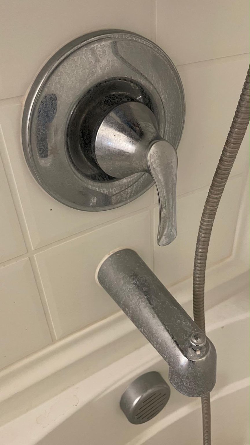 Bathtub fixtures before cleaning